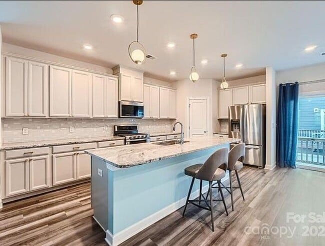 Building Photo - Beautiful 4BR 4BA Home w/ Garage Parking • Updated Appliances in Charlotte