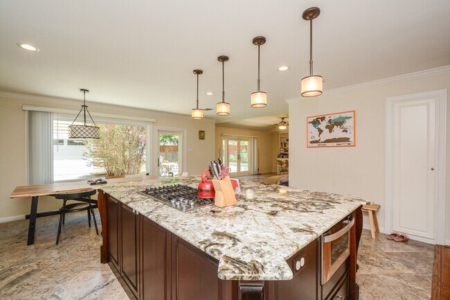 Building Photo - 9906 Cedardale Dr
