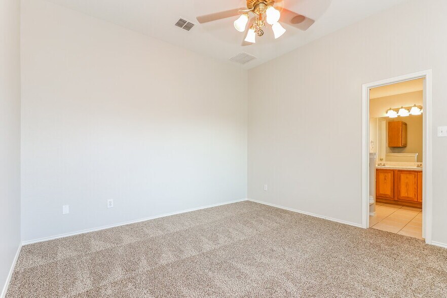 Building Photo - 5528 Spring Ridge Dr