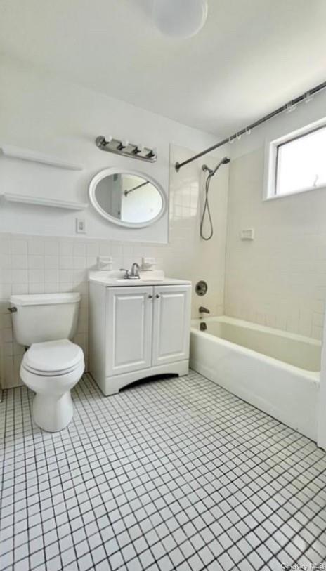 Building Photo - 72 Soundview St