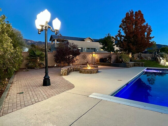 Building Photo - Move in Special Luxury 4 bedroom 4.5 bathr...