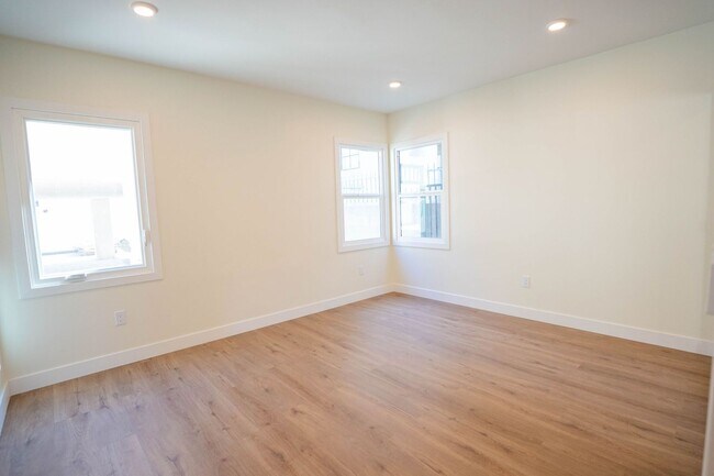 Building Photo - 1038 Westmoreland Ave