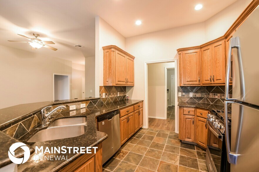 Building Photo - 2100 NE 4th St