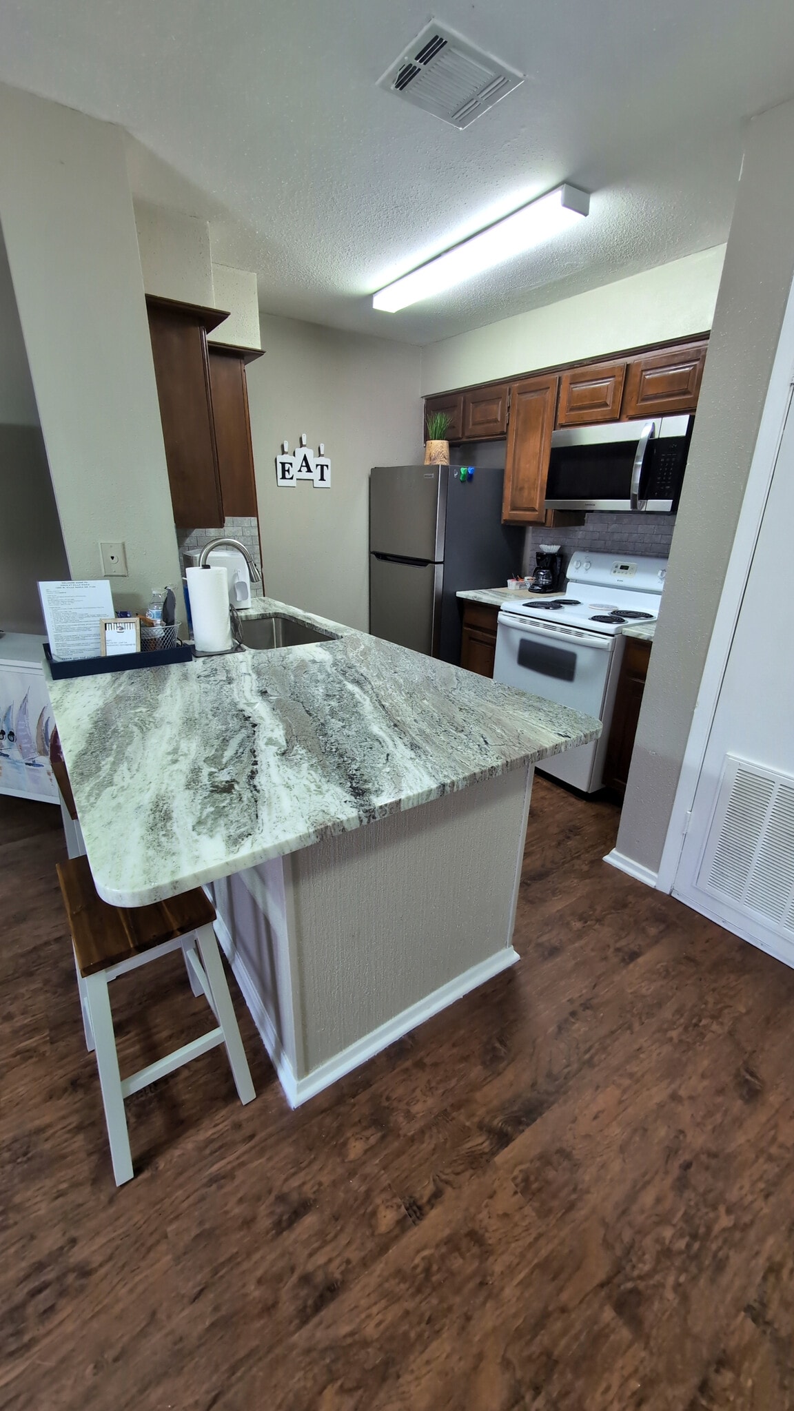 Building Photo - 1305 W Villa Maria Rd