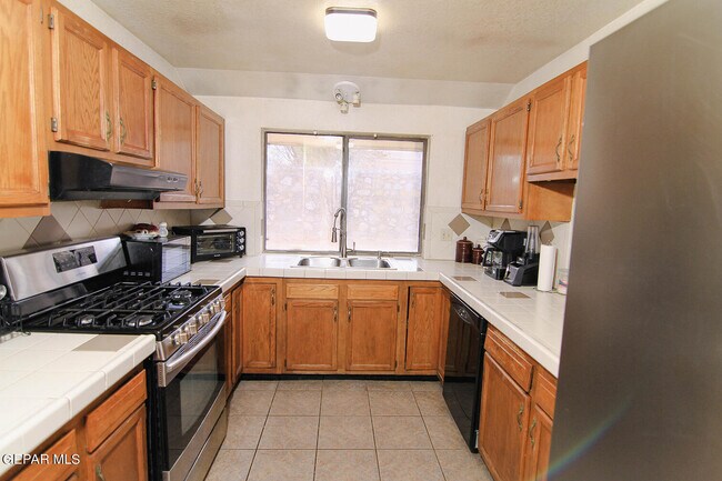 Building Photo - 11532 Tom Ulozas Dr