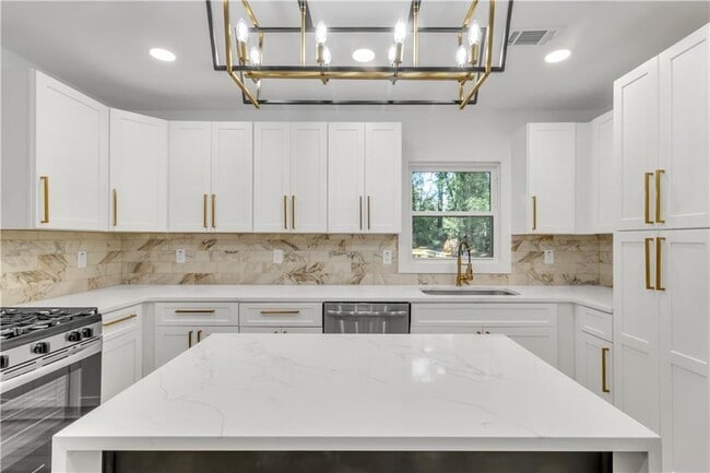 Building Photo - 2358 Tilson Rd