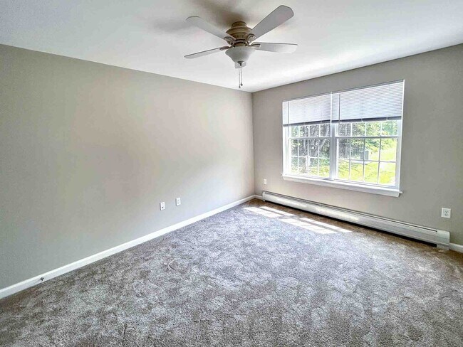 Building Photo - 21 Pinecrest Dr
