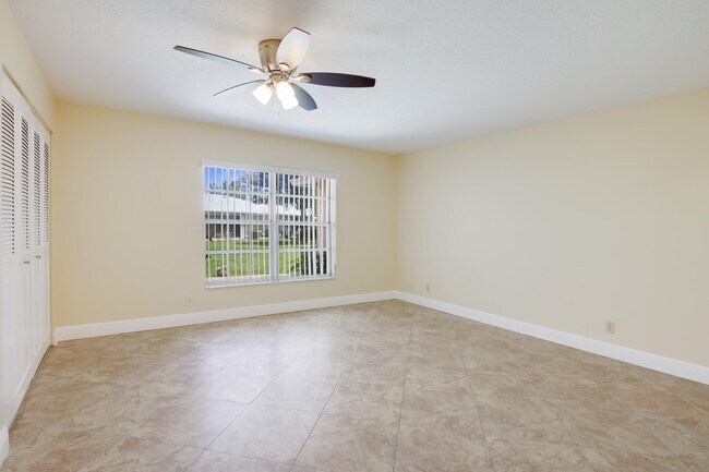 Building Photo - 459 Franconia Cir