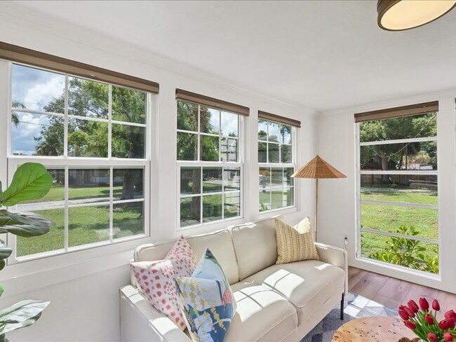 Building Photo - 2082 Webber St