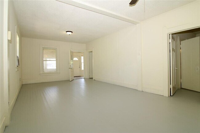 Building Photo - House For Rent 1280 Harrison St, Beaumont, TX 77701
