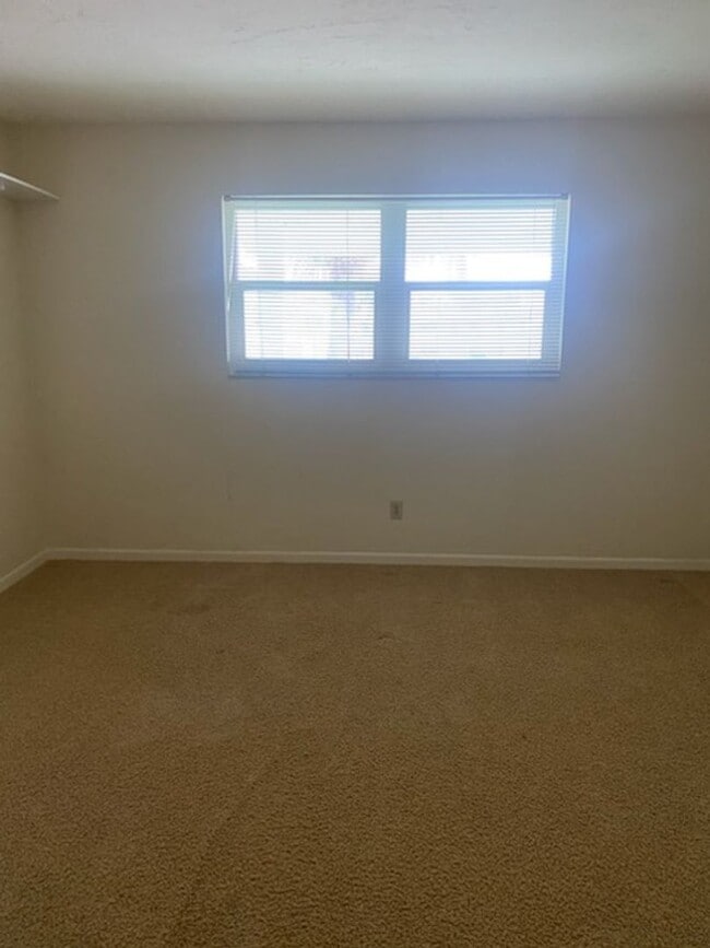 Building Photo - 860 Panama Ct