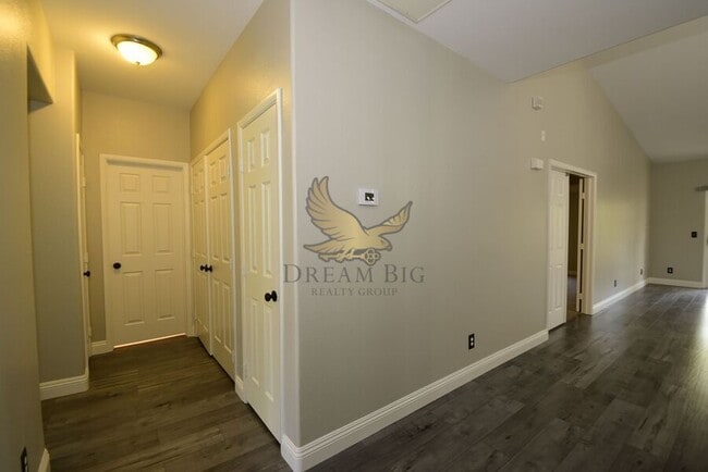 Building Photo - 10524 Autumn Pine Ave