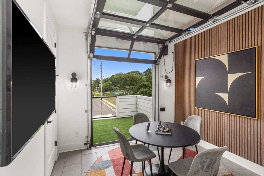 Building Photo - 1716 8th Ave S