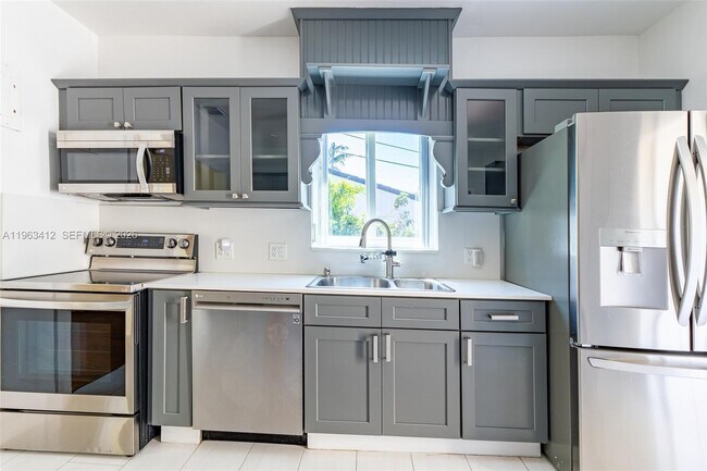 Building Photo - 630 SW 25th Rd