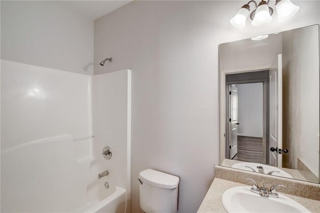 Building Photo - 544 Oakside Pl