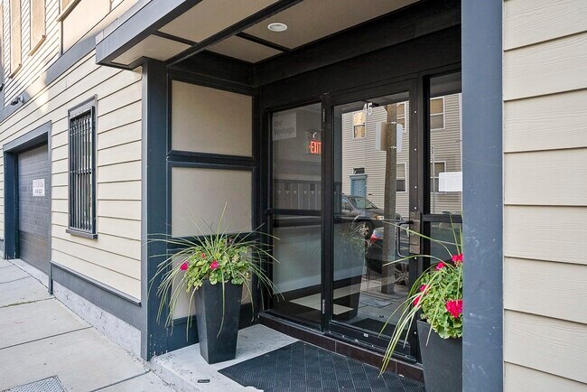 Building Photo - 45 Vinton St