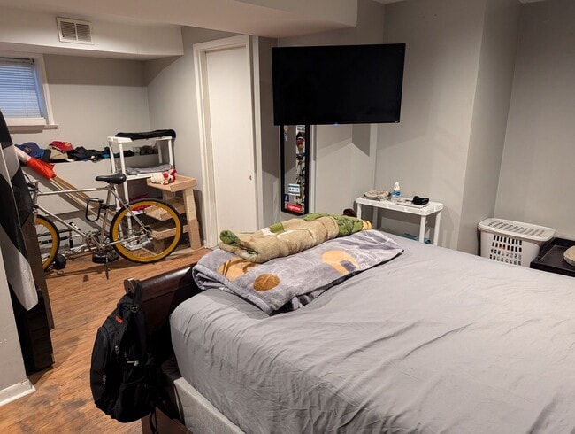 Building Photo - Spacious 1 Bed, 1 Bath in Lakeview
