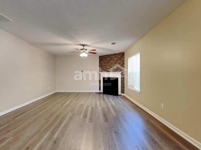 Building Photo - 14 Hidden Lakes Ln