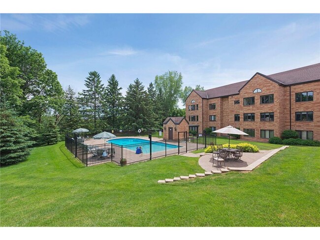 Building Photo - 1830 Eagle Ridge Dr