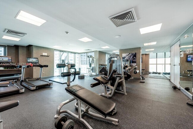 Building Photo - 950 Brickell Bay Dr