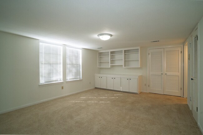 Building Photo - 12127 Tara Dr