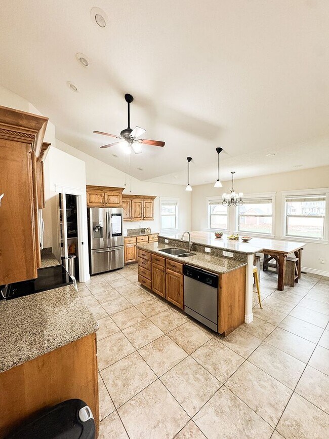 Building Photo - Beautiful Custom Home For Rent In Rexburg!