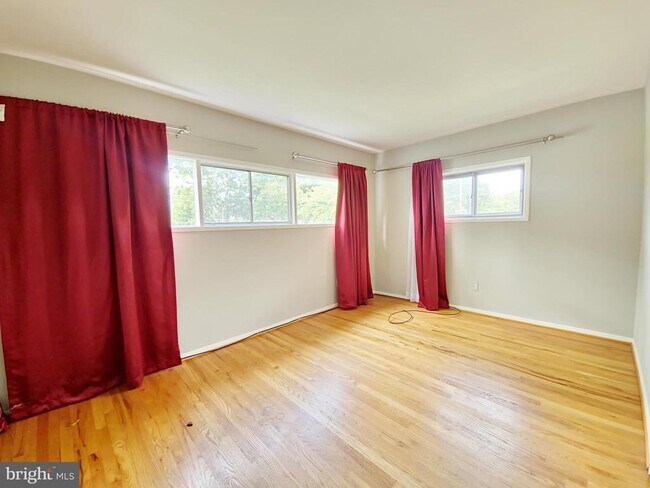 Building Photo - 8 Gruenther Ct