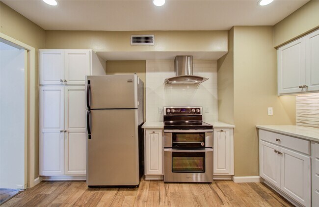 Building Photo - 2700 Bellefontaine St