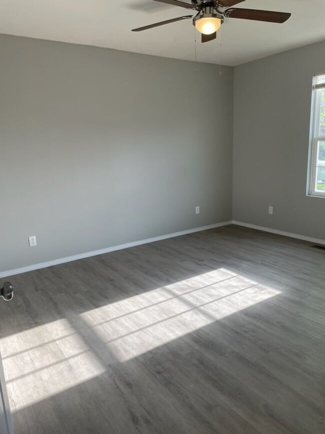 Building Photo - 3 Bed 2 Bath House November