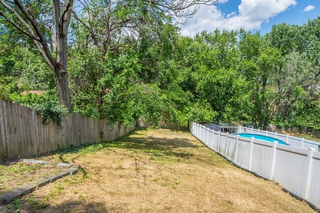 Building Photo - Stunning 3 bedroom home in Pittsburgh avai...