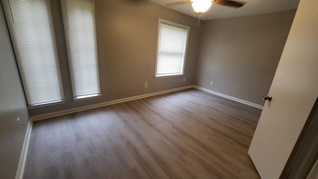 Building Photo - 5195 Wren Cove