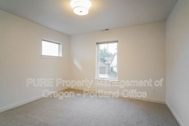 Building Photo - 995 SE Olive Way