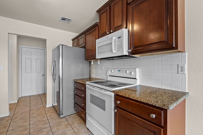 Building Photo - 3 Bed, 2 Bath Home Near Osage Park & Walma...