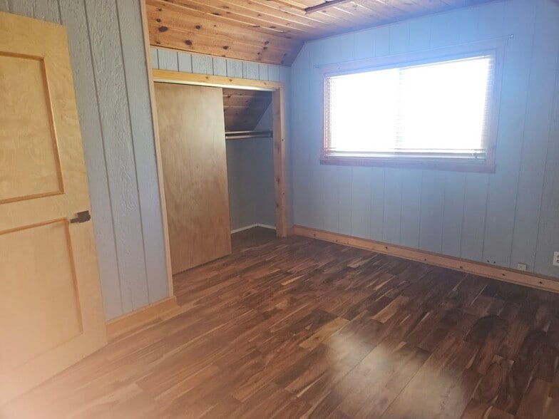 Building Photo - 15325 Acacia Way