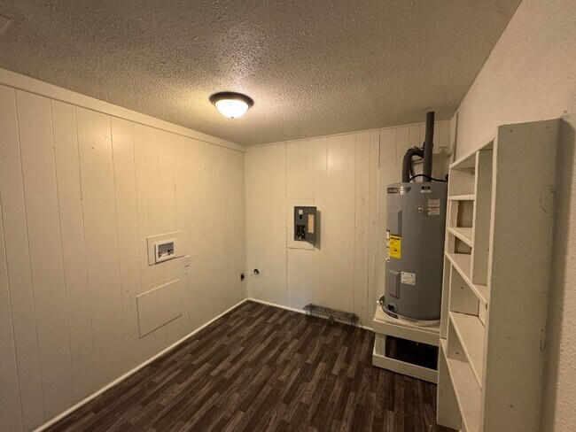 Building Photo - For Rent: Updated 3BR/2BA Home with Large ...