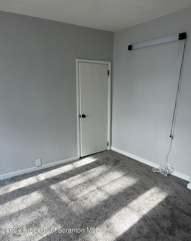 Building Photo - 109 N Thomas Ave