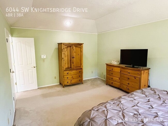 Building Photo - 6044 SW Knightsbridge Dr