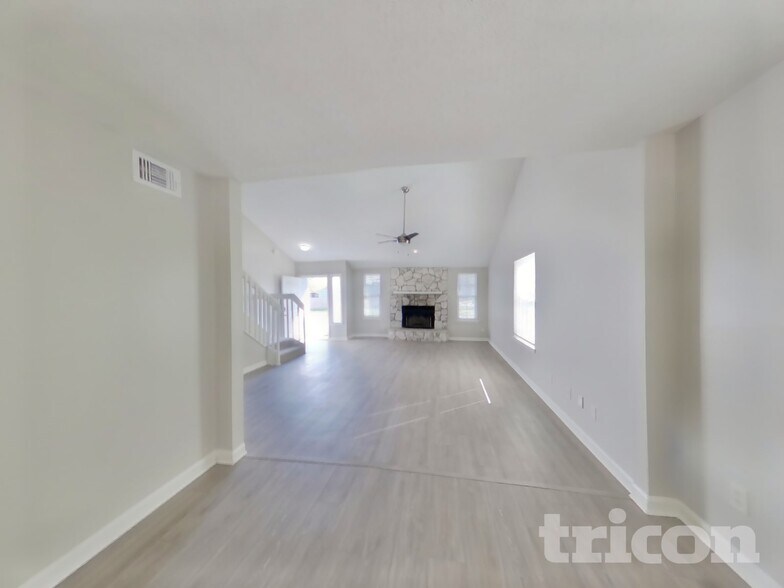 Building Photo - 10868 Trestle Ct