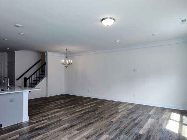 Building Photo - Charming End Unit Townhome located in the ...