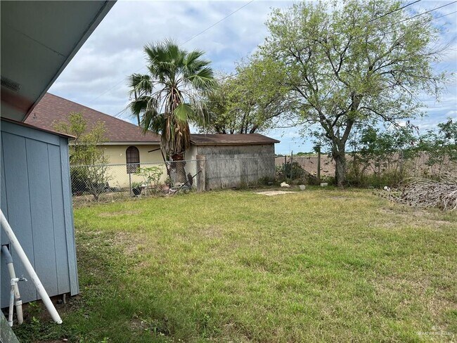 Building Photo - 10 Martinez St