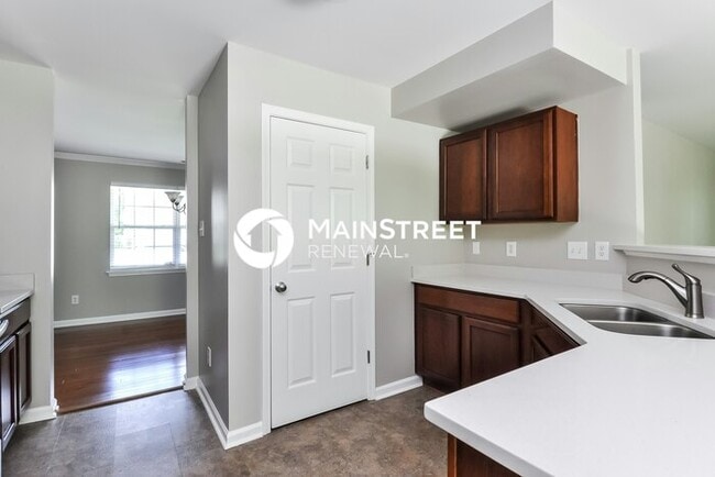 Building Photo - 4 Bedroom Pet-Friendly Home in Fuquay-Varina, NC with Main Street Renewal