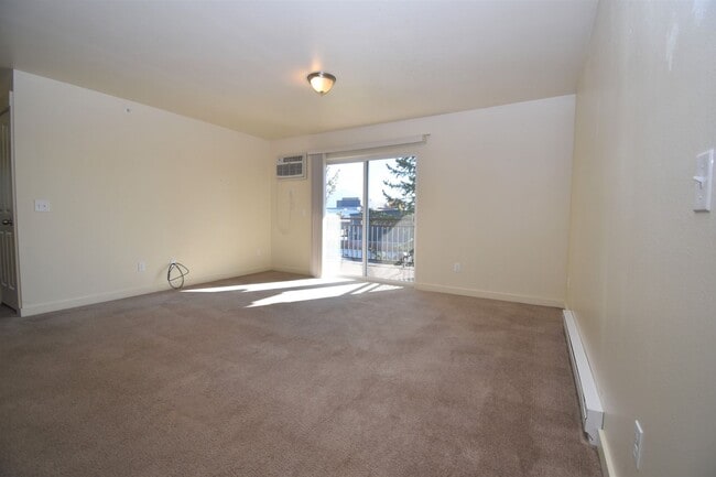 Building Photo - Beautiful 2BR/1Bath Unit.  Centrally Located.  Washer/Dryer in unit!