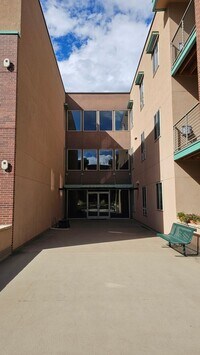 Building Photo - 1057 W Century Dr