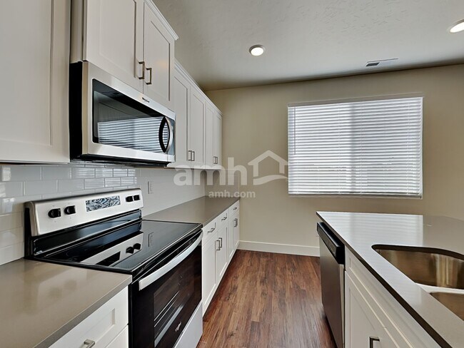 Building Photo - 965 N Rivermist Pl