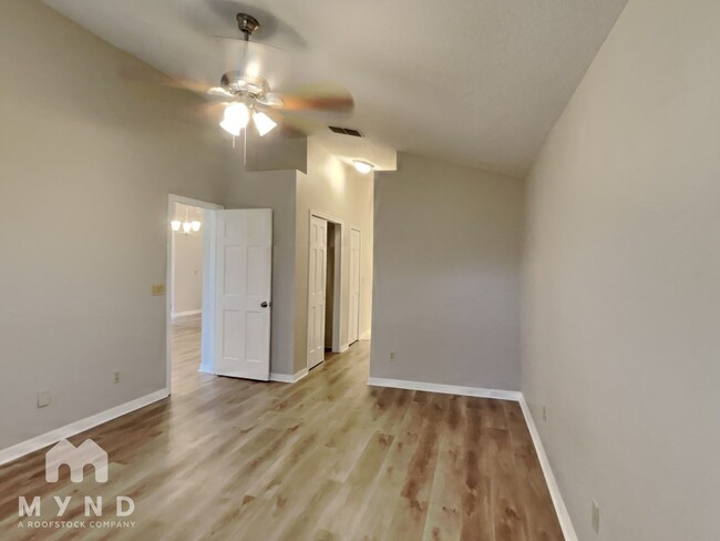 Building Photo - 6041 Spring Creek Ct