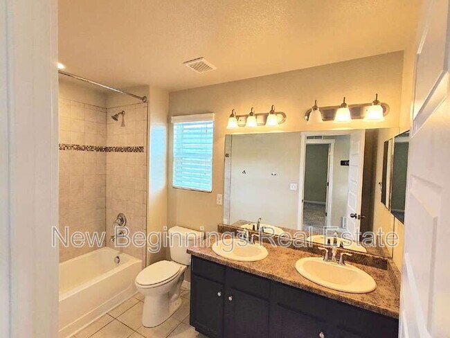 Building Photo - 2562 Ellingwood Dr