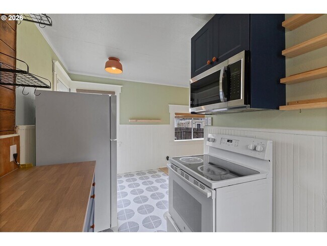 Building Photo - 4805 NE 110th Ave