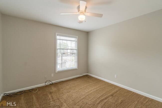 Building Photo - 3097 Colonial Way