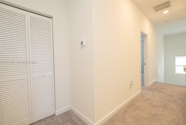 Building Photo - 139 NE 27th Terrace