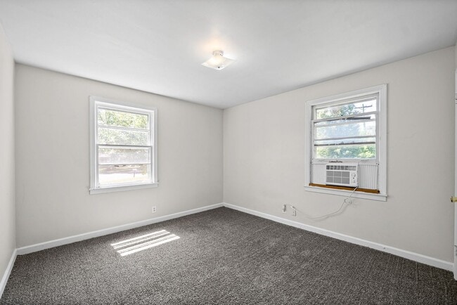Building Photo - 3 Bedroom Home For Rent Near Lowes On Madison Street!